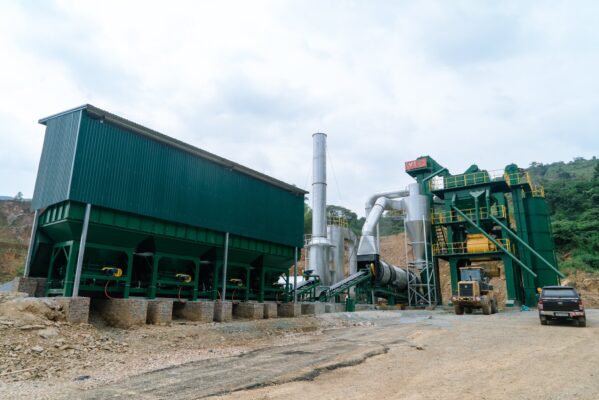 - Quạt hút: Ổ bi của quạt được thiết kế chạy ngâm trong dầu, tăng tuổi thọ, giảm thời gian bảo dưỡng.